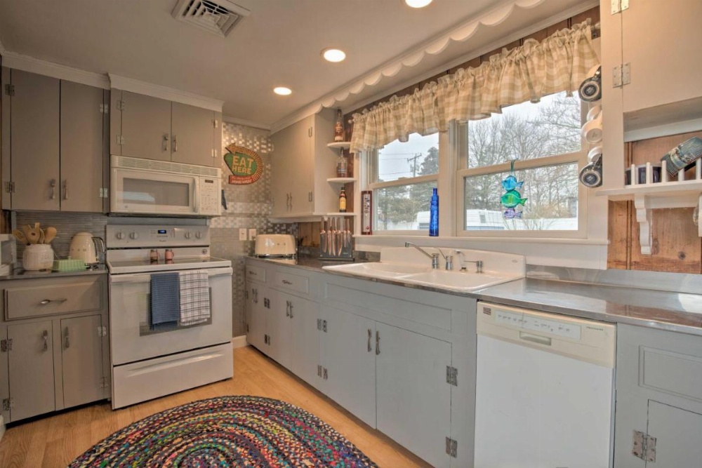 Waterfront Cape Cod Home with Sunroom and Fire Pit